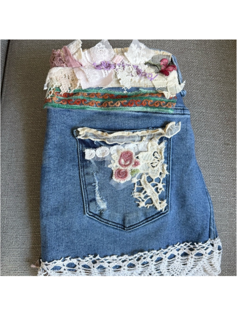 Hand Crafted Denim Belt Upcycled with Laces and Embroidered by hand Size 31 - Picture 8 of 12